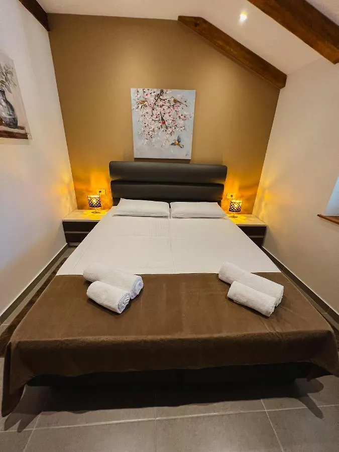 Aaa Apartments & Rooms With Free Parking Pula